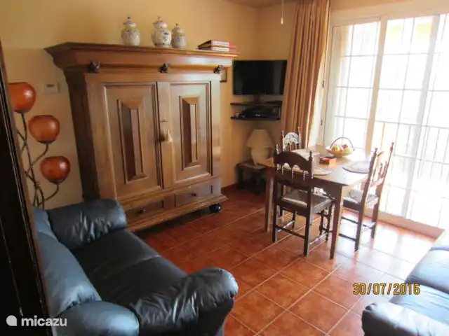 Location de Vacances Espagne, Costa Brava, Lloret de Mar, appartement - Villa Solveig La chambre pas grande mais très confortable avec assis. TV et wifi.