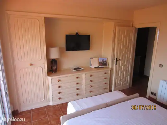 Location de Vacances Espagne, Costa Brava, Lloret de Mar, appartement - Villa Solveig La chambre principale de l'autre côté.