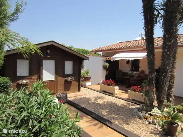 Location de Vacances Espagne, Costa Brava, Lloret de Mar, appartement - Villa Solveig Cabine de beauté dans le jardin supérieur.