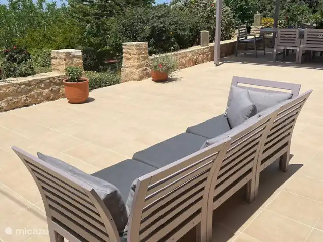 Jasmin & Olives huren in Griekenland, Kreta, Perama - geschakelde woning Zie je jezelf zitten, lekker onderuit op de lounge sofa?