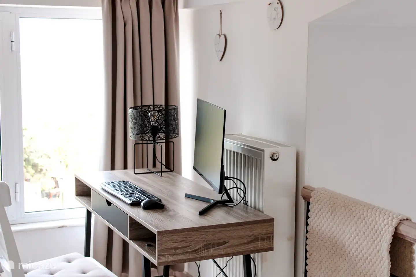 Weg von zu Hause und doch ein Arbeitsplatz, und sei es nur, um mal schnell eine E-Mail zu verschicken.