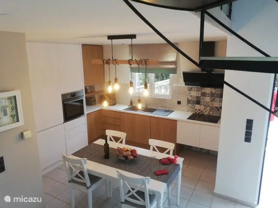 Jasmin und Oliven in Griechenland, Kreta, Perama - Reihenhaus