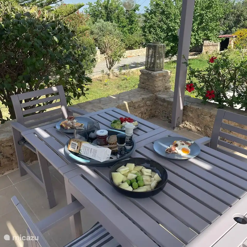 Frühstück auf der Terrasse!