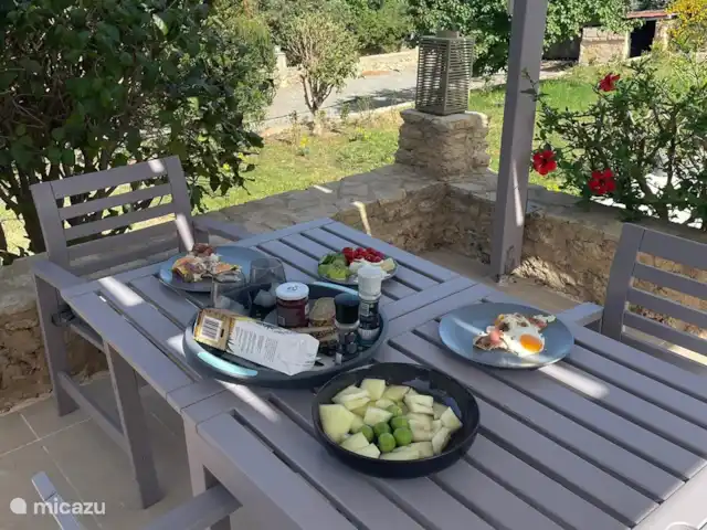 Jasmin & Olives huren in Griekenland, Kreta, Perama - geschakelde woning Ontbijtje op terras!