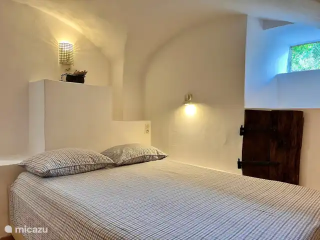 appartement huren in Frankrijk, Gard, Molières-sur-Cèze – De Bakkerij De romantische verlaagde slaapkamer met comfortabel bed 140x200cm.