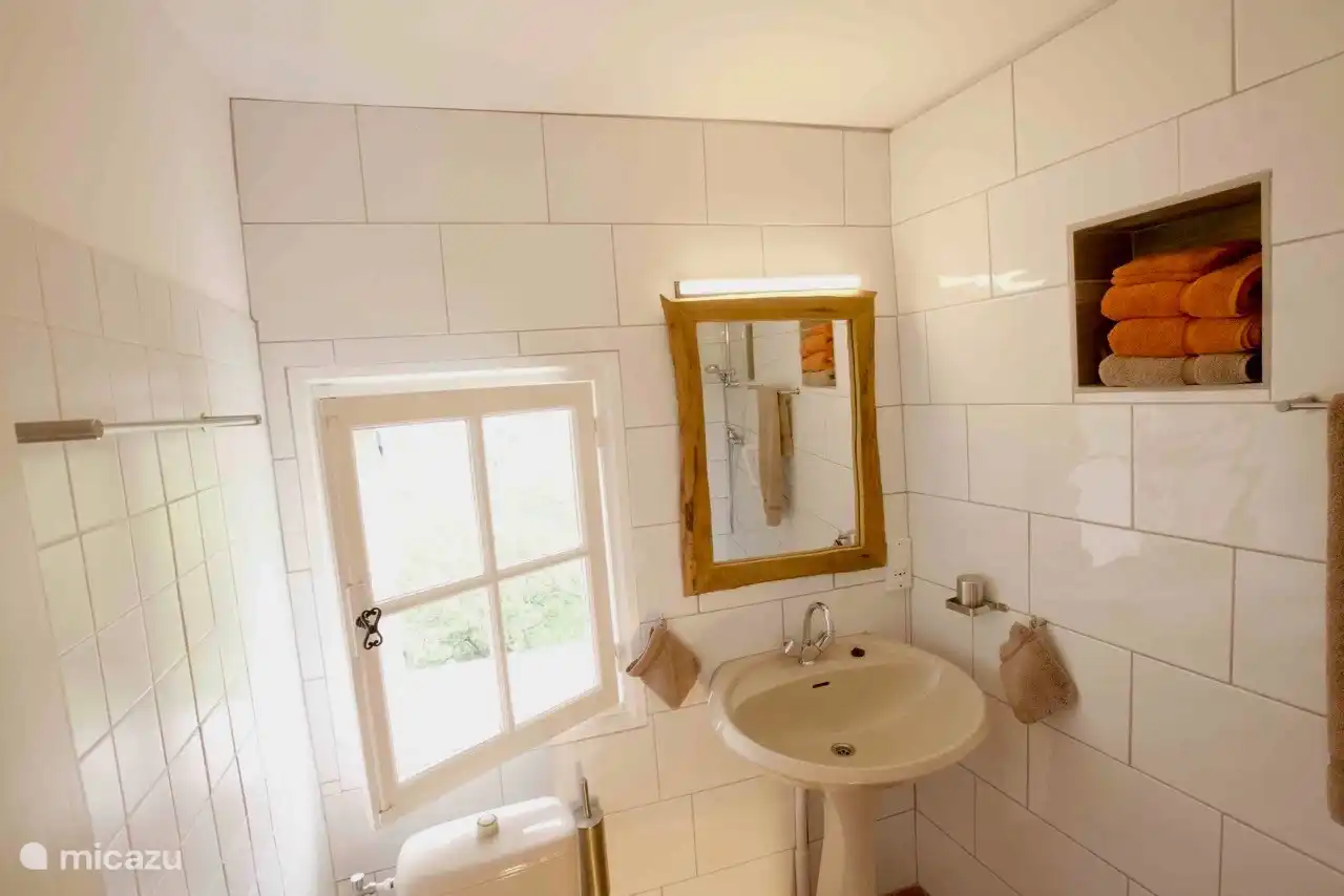 Jede Woche neue Handtücher, Waschlappen und eine Badematte. Oder öfter, wenn Sie möchten.