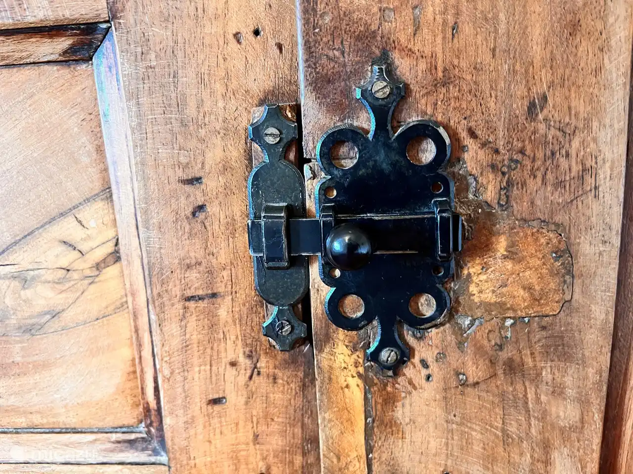 Detail einer Garderobe.
