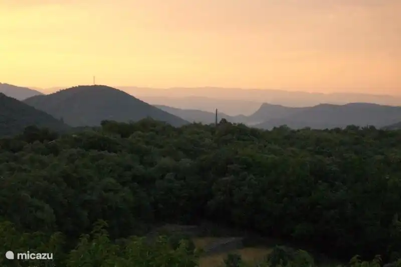 Ein Sonnenaufgang Blick aus dem Schlafzimmer.