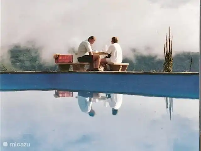 Mas Blanc, Het Zonnehuis 6 pers. | France, Gard, Molières-sur-Cèze - maison de vacances Lorsque la brume se lève de la vallée très tôt le matin et que vous voulez en faire l'expérience un jour, asseyez-vous ici.