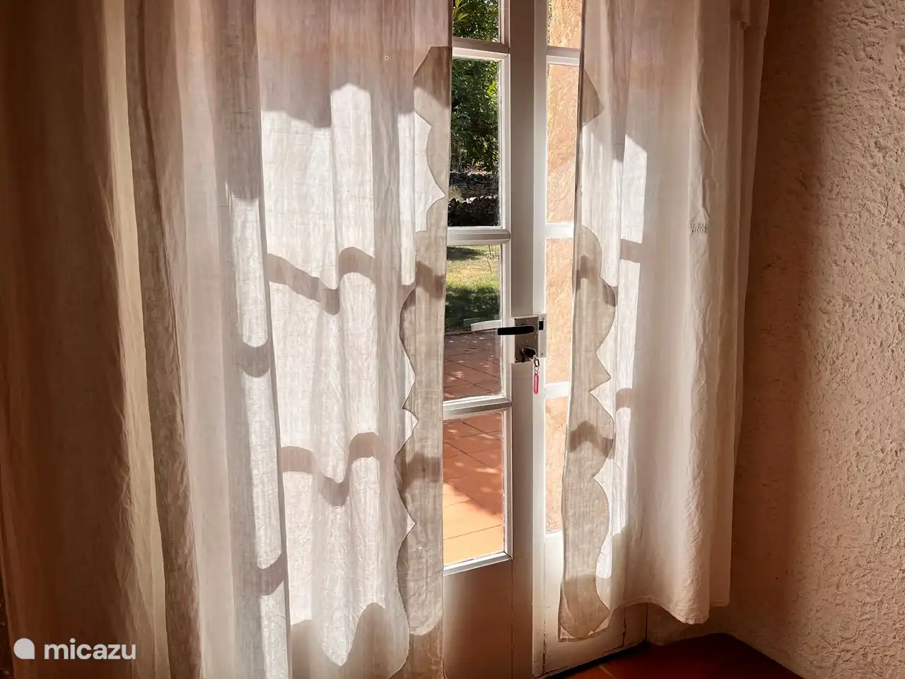 Sunlight filtered through the linen curtains all year round.