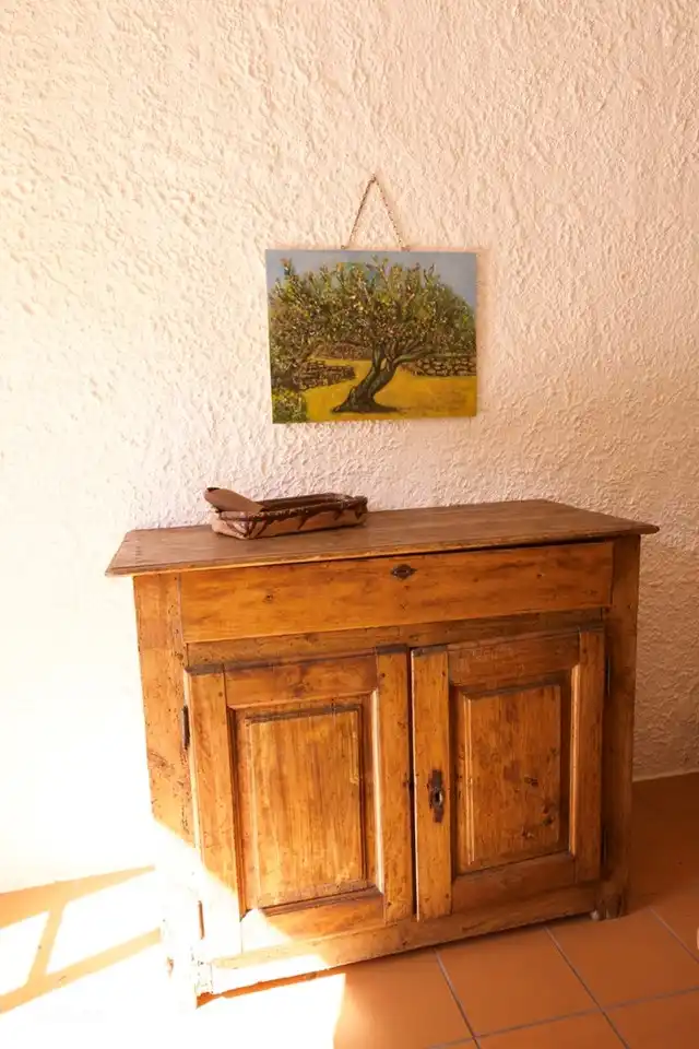 The old bay leaf that provides very welcome shade in the warm moments. He has been recorded many times on the canvas.