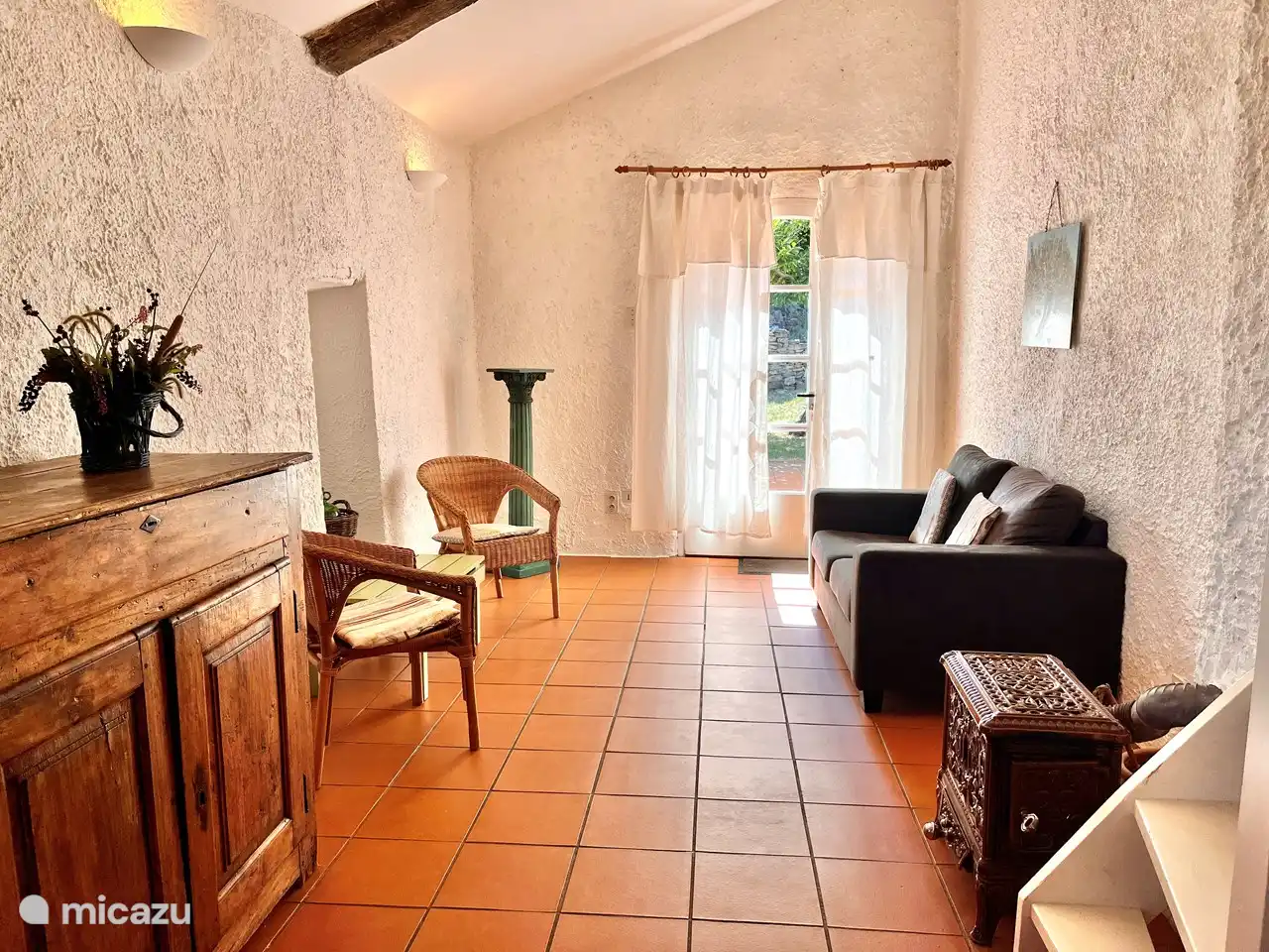 Living room with patio doors to the terrace.