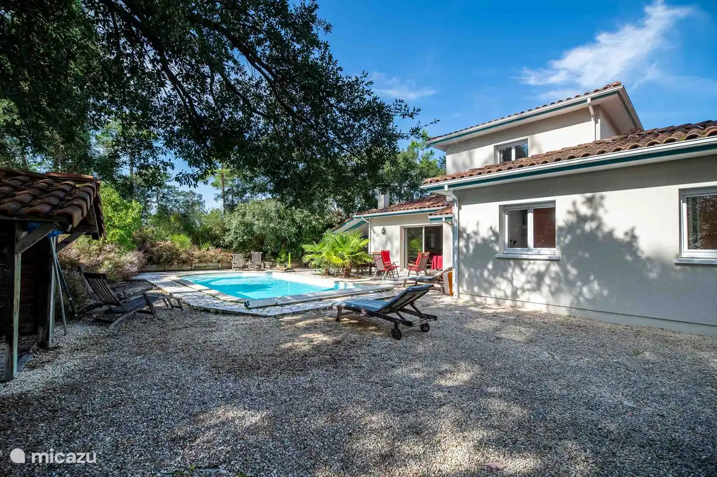 Tuin met prive zwembad