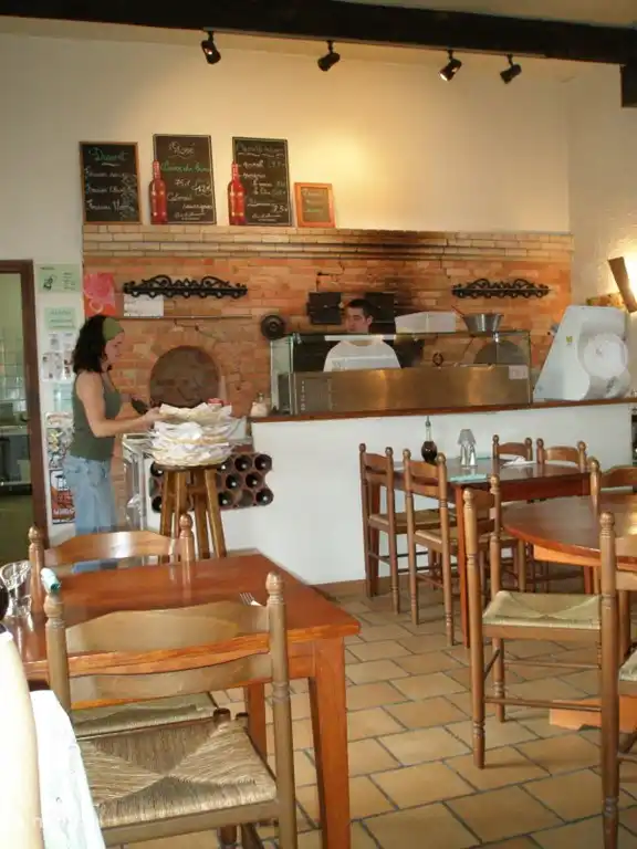 De pizzeria met echte steenkoolpizza's