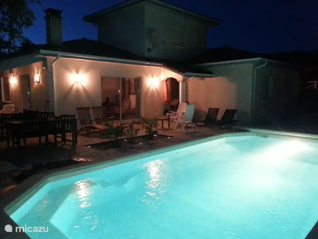 Maison Conforeco by night