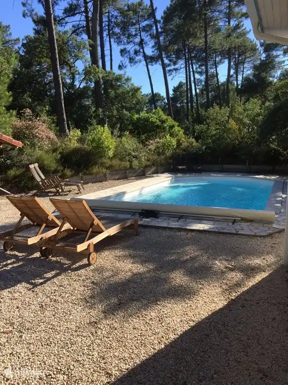 Relaxen aan het zwembad