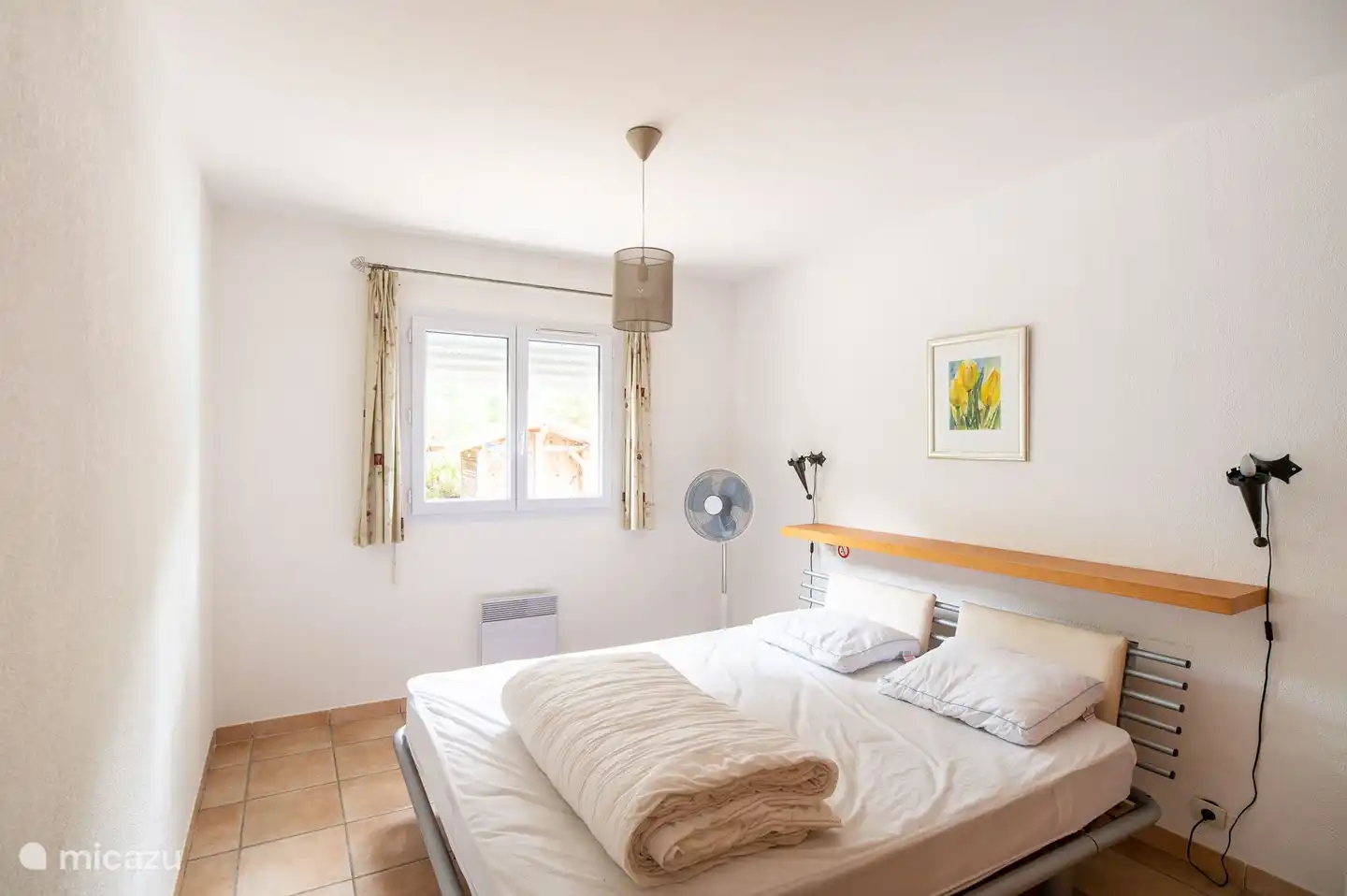 Slaapkamer beneden 1 met schuifwandkasten