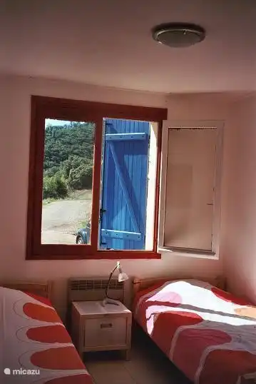 Schlafzimmer mit 2 Einzelbetten