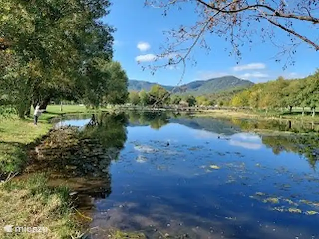 Casa Frangoille en Francia, Hérault, La Tour-sur-Orb - casa vacacional Paseando por el parque de Lunas