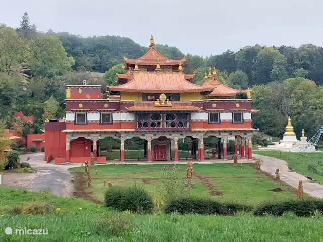 Casa Frangoille en Francia, Hérault, La Tour-sur-Orb - casa vacacional Templo Budista Lérab Ling