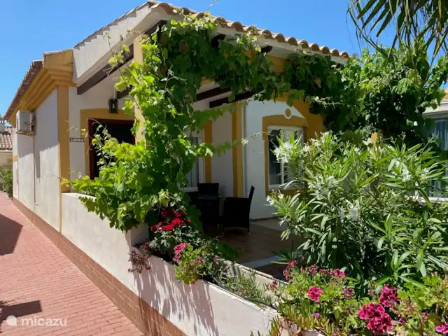 Casa Montana - Dicht bij de kust huren in Spanje, Costa Cálida, Mazarrón - bungalow Aanzicht Casa Montana in de zomer. Luxe aan de Costa Cálida. Zowel voor als achter de woning een zonne- en schaduwterras. Een geweldig uitzicht U komt terug. Welkom.