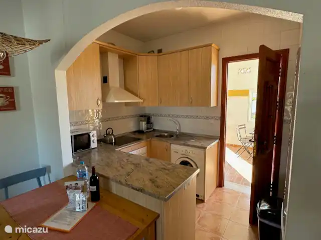 Casa Montana - Dicht bij de kust huren in Spanje, Costa Cálida, Mazarrón - bungalow Koffiezet apparaat, waterkoker, magnetron, ruime keuken. koken op stroom. Voorzien van alles wat u in een keuken wenst.