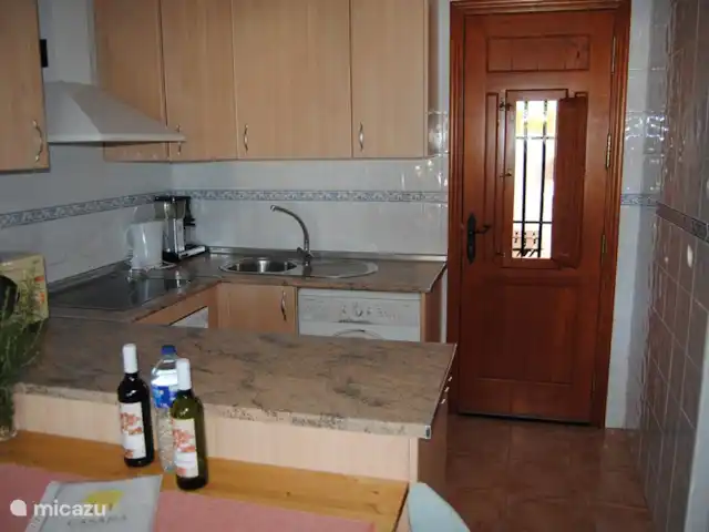 Casa Montana - Dicht bij de kust huren in Spanje, Costa Cálida, Mazarrón - bungalow De keuken van Casa Montana is volledig ingericht. Alles is aanwezig.
Grote sterke koelkast met vriesvak voor de warme zomer.