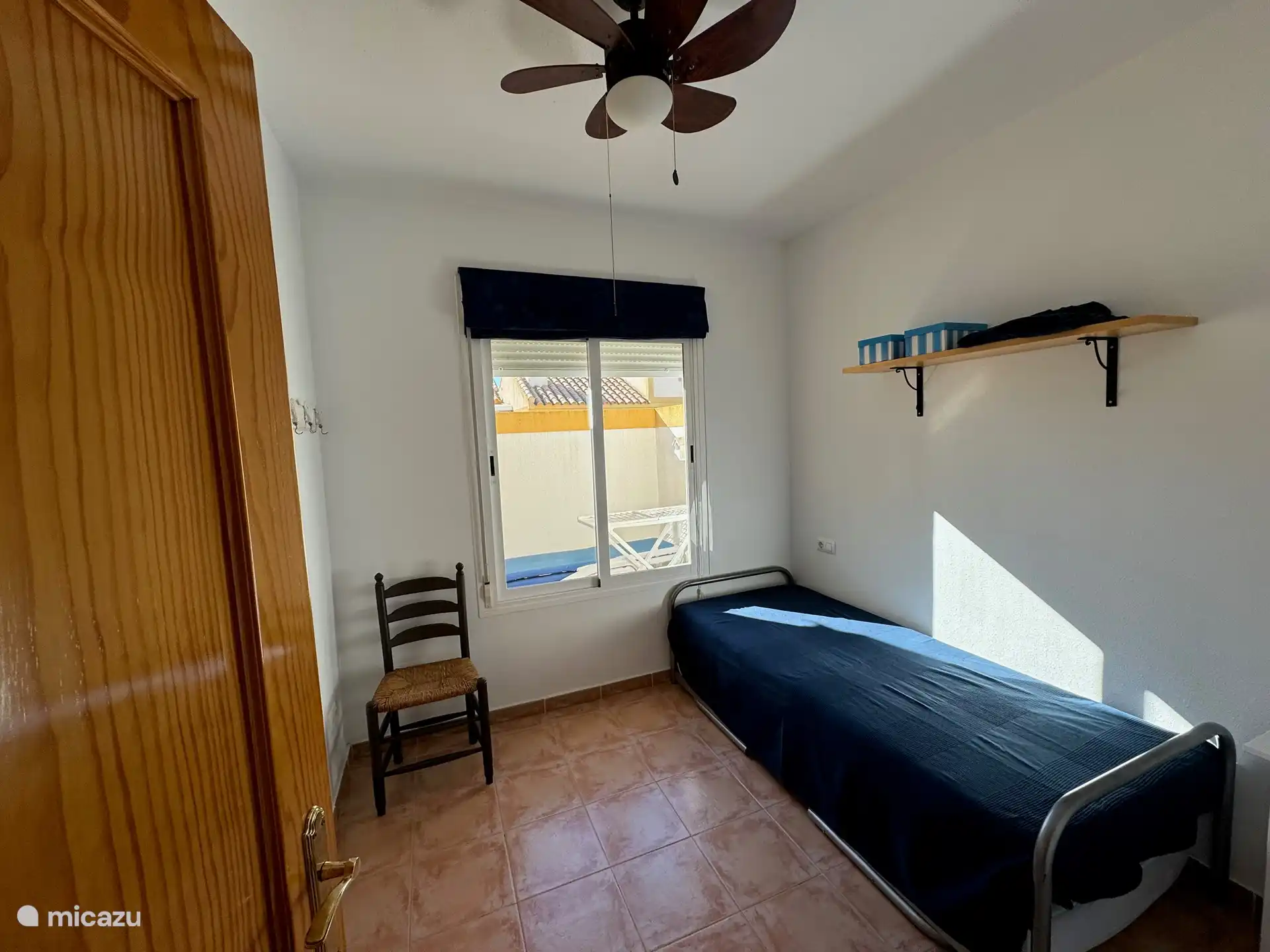 Das zweite Schlafzimmer von Casa Montana verfügt über 2 Einzelbetten von guter Qualität. Licht und Raum in diesem Zimmer mit viel Platz im Kleiderschrank.