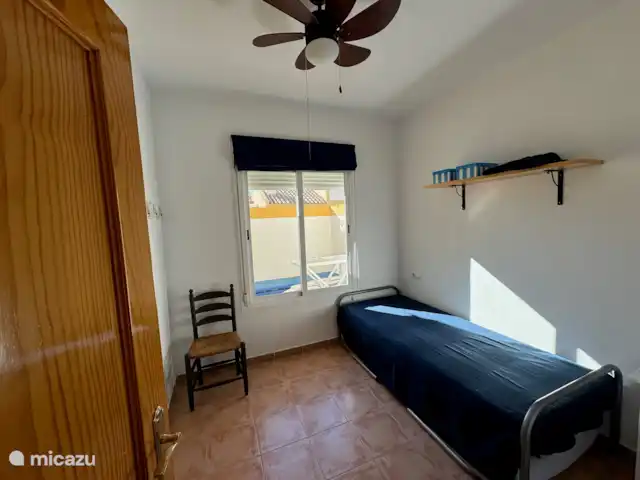 Casa Montana - Dicht bij de kust huren in Spanje, Costa Cálida, Mazarrón - bungalow De 2e slaapkamer van Casa Montana heeft 2 aparte bedden van prima kwaliteit. Licht en ruimte in deze slaapkamer met ruim voldoende kastruimte.