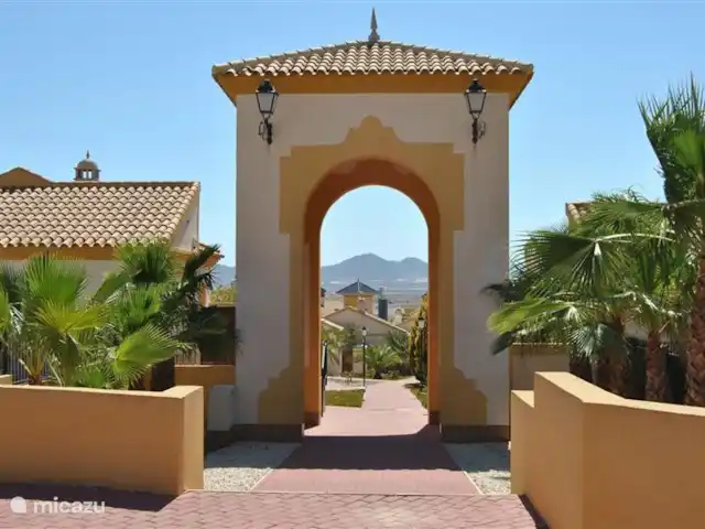 Casa Montana - Dicht bij de kust huren in Spanje, Costa Cálida, Mazarrón - bungalow Toegang tot het hofje waaran Casa Montana is gesitueerd.
Typisch Spaans. !!