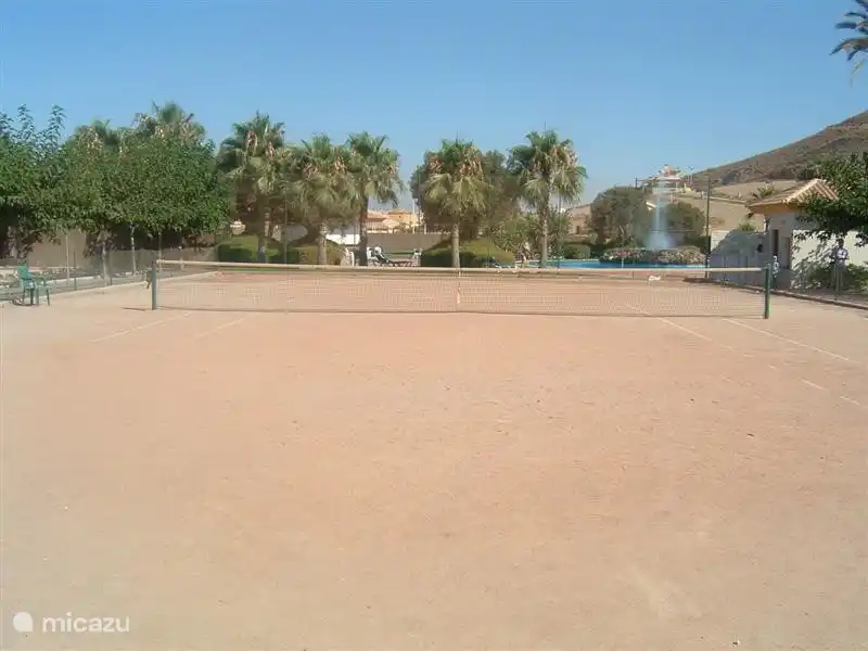 Freie Nutzung der Tennisplätze am Mazarron Country Club.