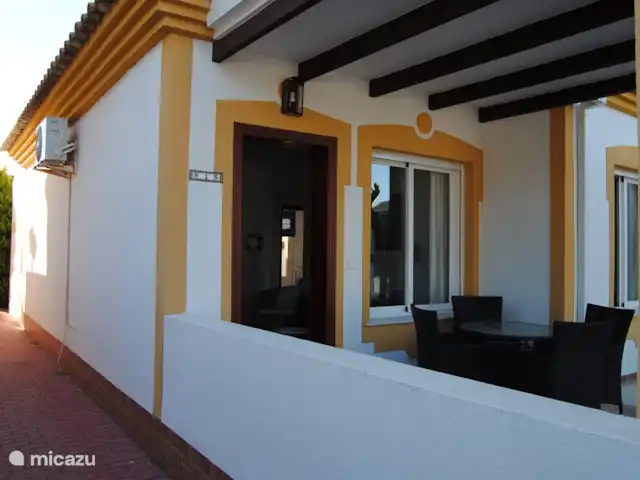 Casa Montana - Dicht bij de kust huren in Spanje, Costa Cálida, Mazarrón - bungalow Half vrijstaande woning met airco en alle luxe die u wenst. Totaal gerenoveerd en opnieuw ingericht. Shutters voor de ramen geen verkeer langs de woning behalve enkele buren.