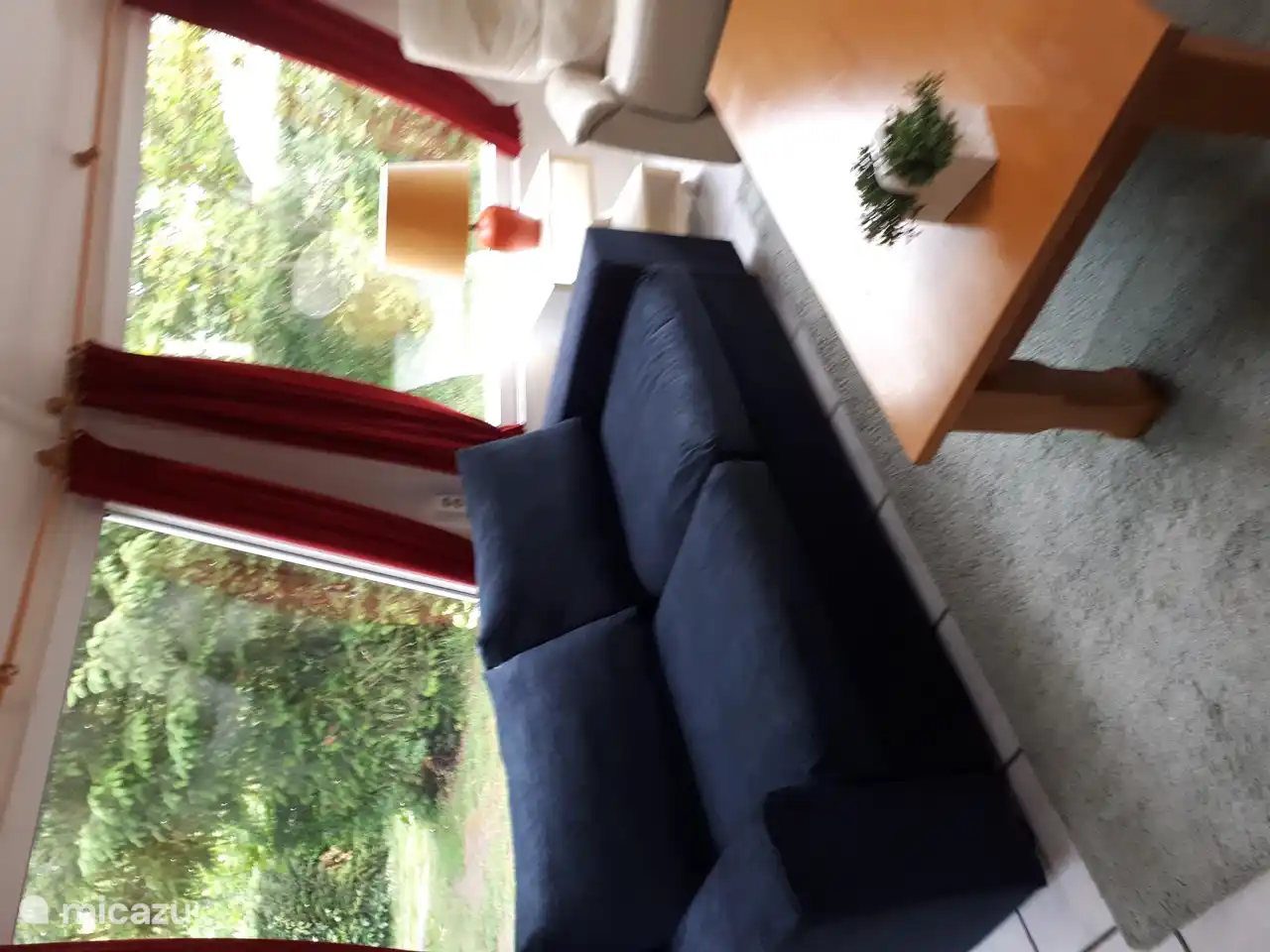 neues Schlafsofa mit bequemem Bett