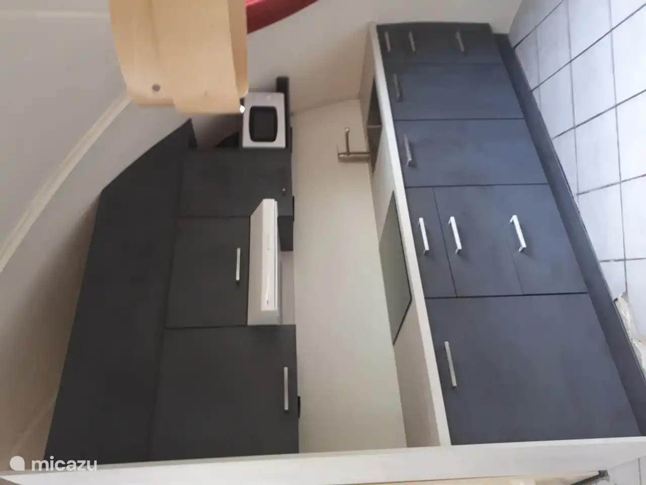 Neue Küche mit Kühlschrank mit Gefrierfach, Dunstabzugshaube, Kaffeemaschine, Wasserhof, Cerankochfeld 4 Kochfelder