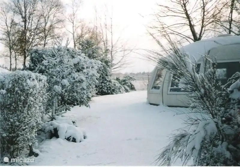 Dann kommt die Weihnachtszeit und das Iglu ist in Weihnachtsstimmung
Das Anzünden von Feuerwerkskörpern ist verboten. !!!