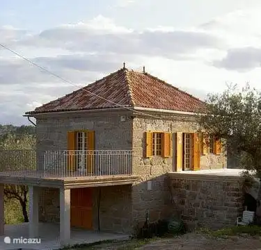 The Quinta has a balcony on the front terrace to the setting sun.