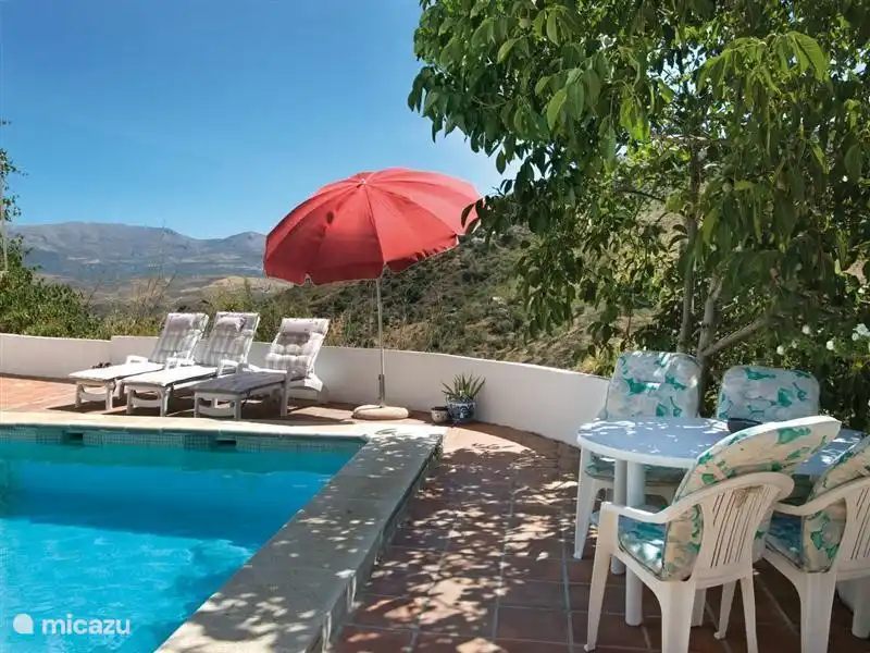 Sonne oder Schatten? Was auch immer Sie wilt.Zwemmen, sonnen, lesen, schlafen oder .............. (je nach ihren Bedürfnissen in ausfüllen!)
Natürlich können Sie auch genießen Sie die Natur und Kultur in Andalusien oder die köstlichen Speisen und Getränken und die Atmosphäre und die entspannte Art-of-life. Schwelgen Sie in der spanischen Mentalität und versuchen, was zu dem hektischen Leben in den Niederlanden zu bringen!