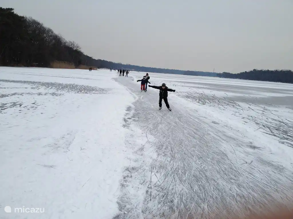 Schlittschuhlaufen auf dem See Lipno!