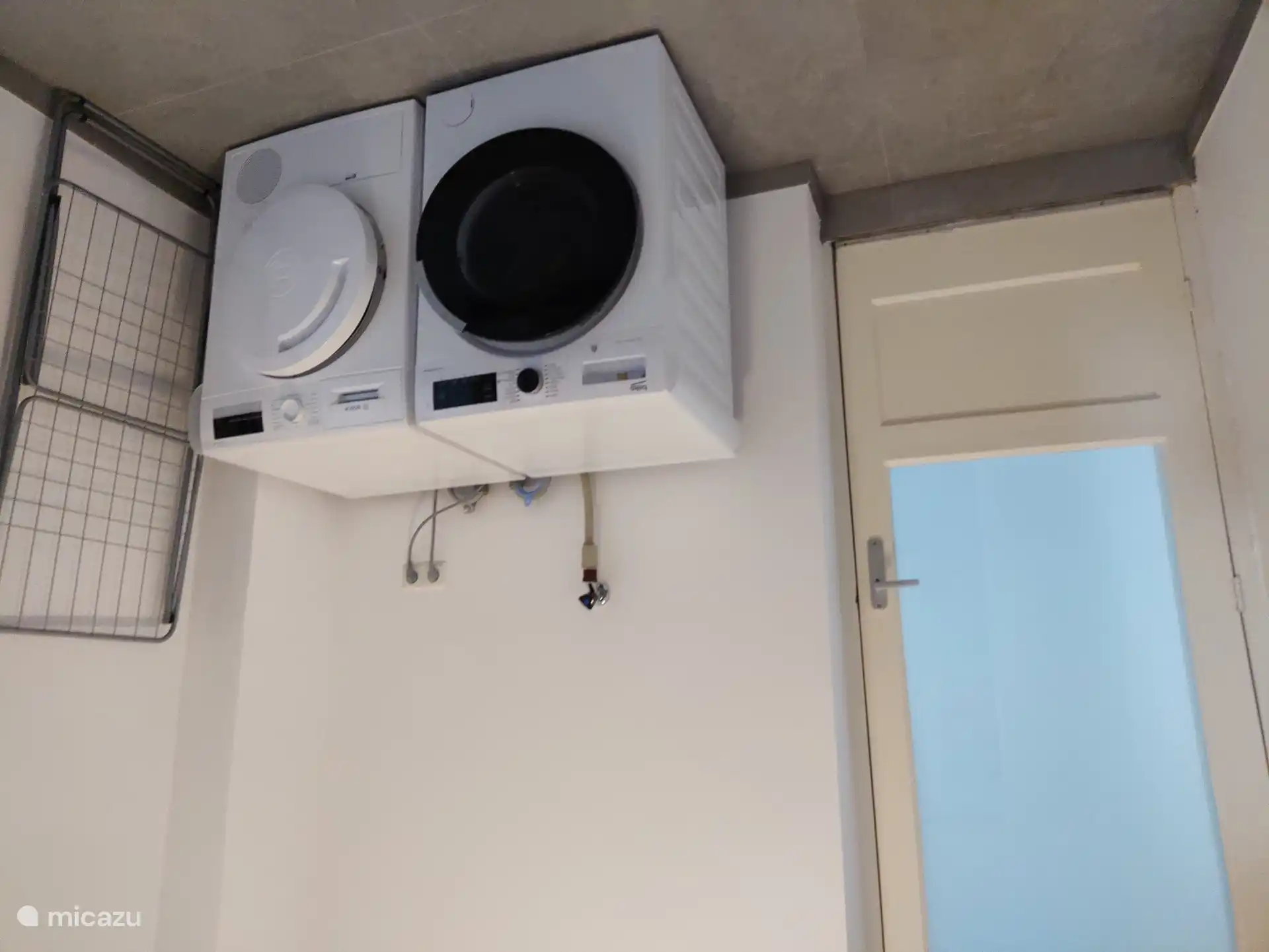 Waschmaschine und Trockner vorhanden