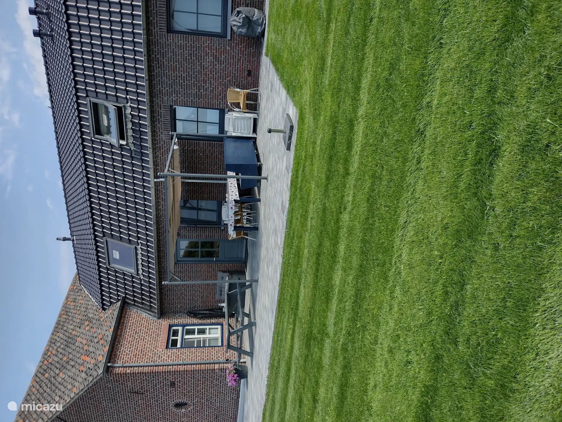 Terrasse und Pavillon