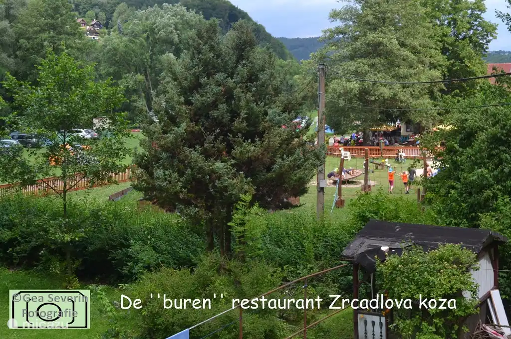 Bustle auf dem Spielplatz des Campingplatzes