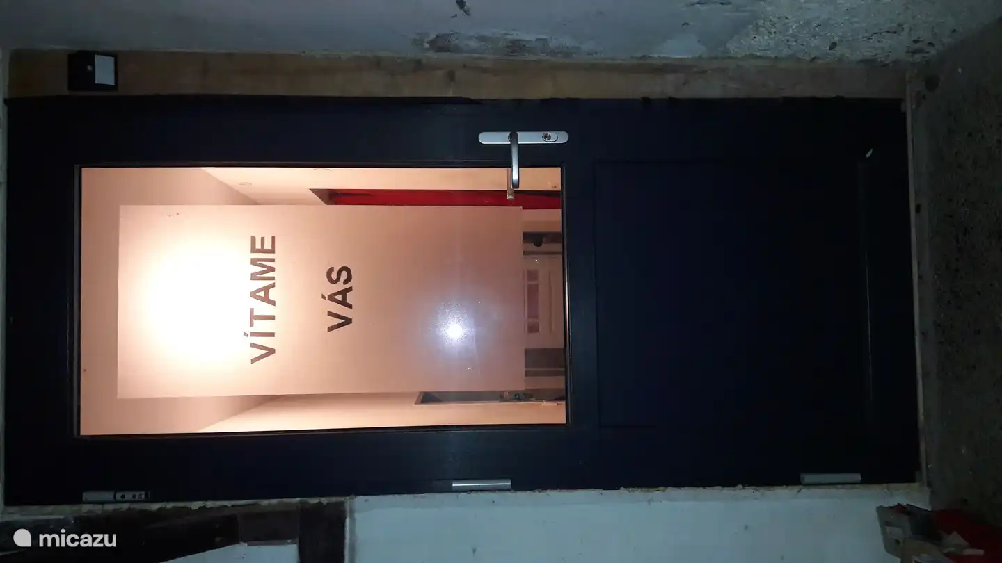 Neue Haustür! Vítame vás! Herzlich willkommen!