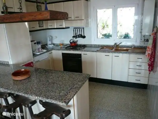 Very complete kitchen. With double door fridge freezer, washing machine, oven, microwave, Senseo and normal coffee maker, etc.