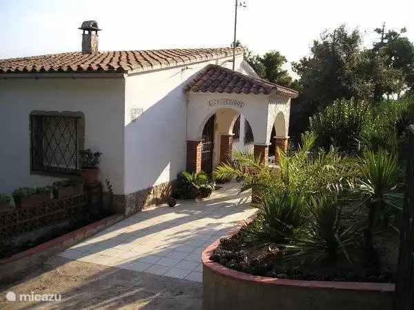 Front of the house, this is where you enter.