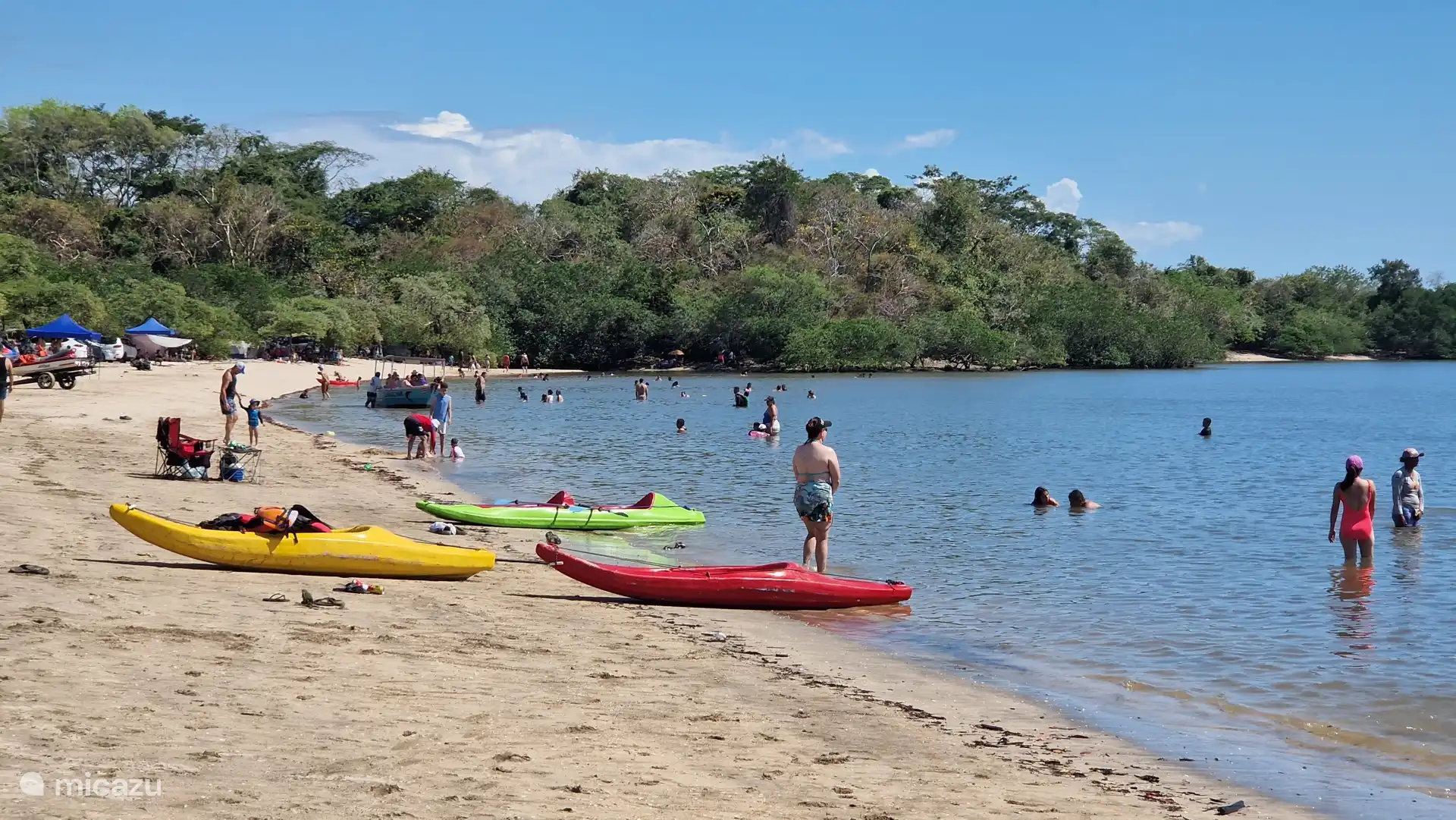 In het weekend is Playa Blanca levendig!