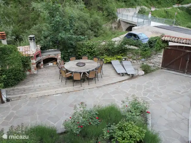 Location de Vacances Italie, Dolomites, Andogno, maison de vacances - La Belle Vita Terrasse avec table et chaises pour manger en plein air