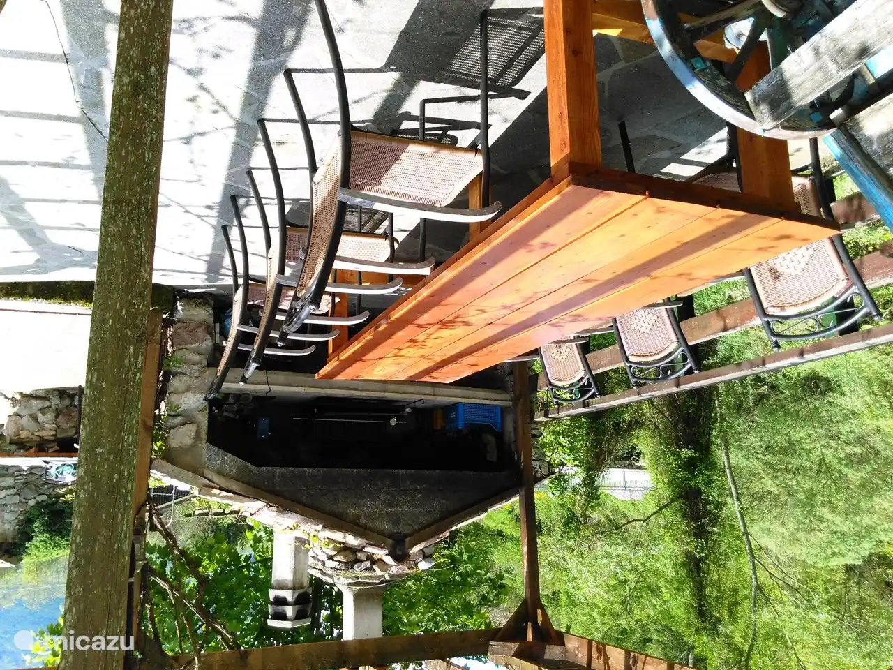 Terrasse sous la Pergola avec coin barbecue