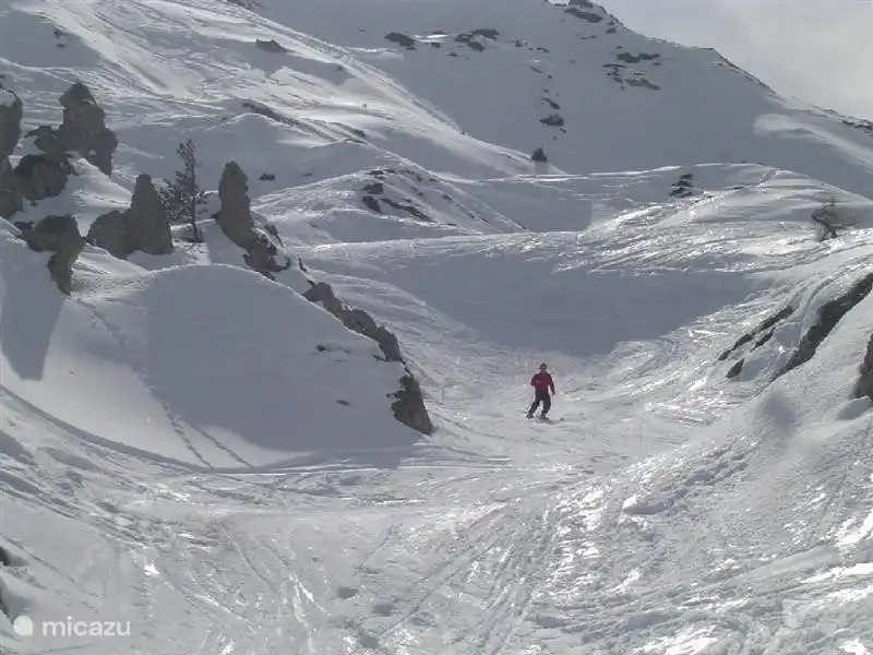 Domaine skiable Paganella Ski à Andalo. De larges pistes, de délicieux restaurants et une belle vue sur le lac de Garde.