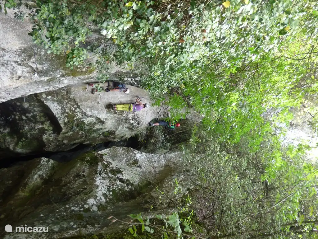Via ferrata pour débutants (Drena), mais certainement pas moins amusante. Apportez un baudrier d'escalade !