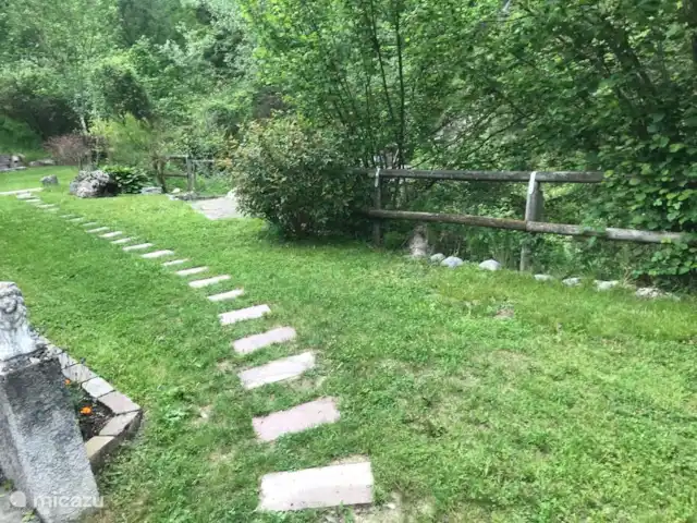 Location de Vacances Italie, Dolomites, Andogno, maison de vacances - La Belle Vita Derrière l'ancien moulin à eau aussi un beau jardin spacieux !